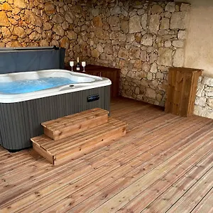 https://le-mas-de-camassade.fr-provencehotel.com